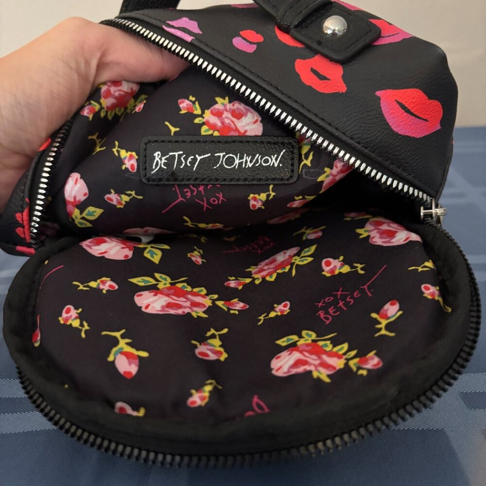 Betsey Johnson French Bulldog Lips & Kisses Black Mini Backpack - Picture 11 of 11